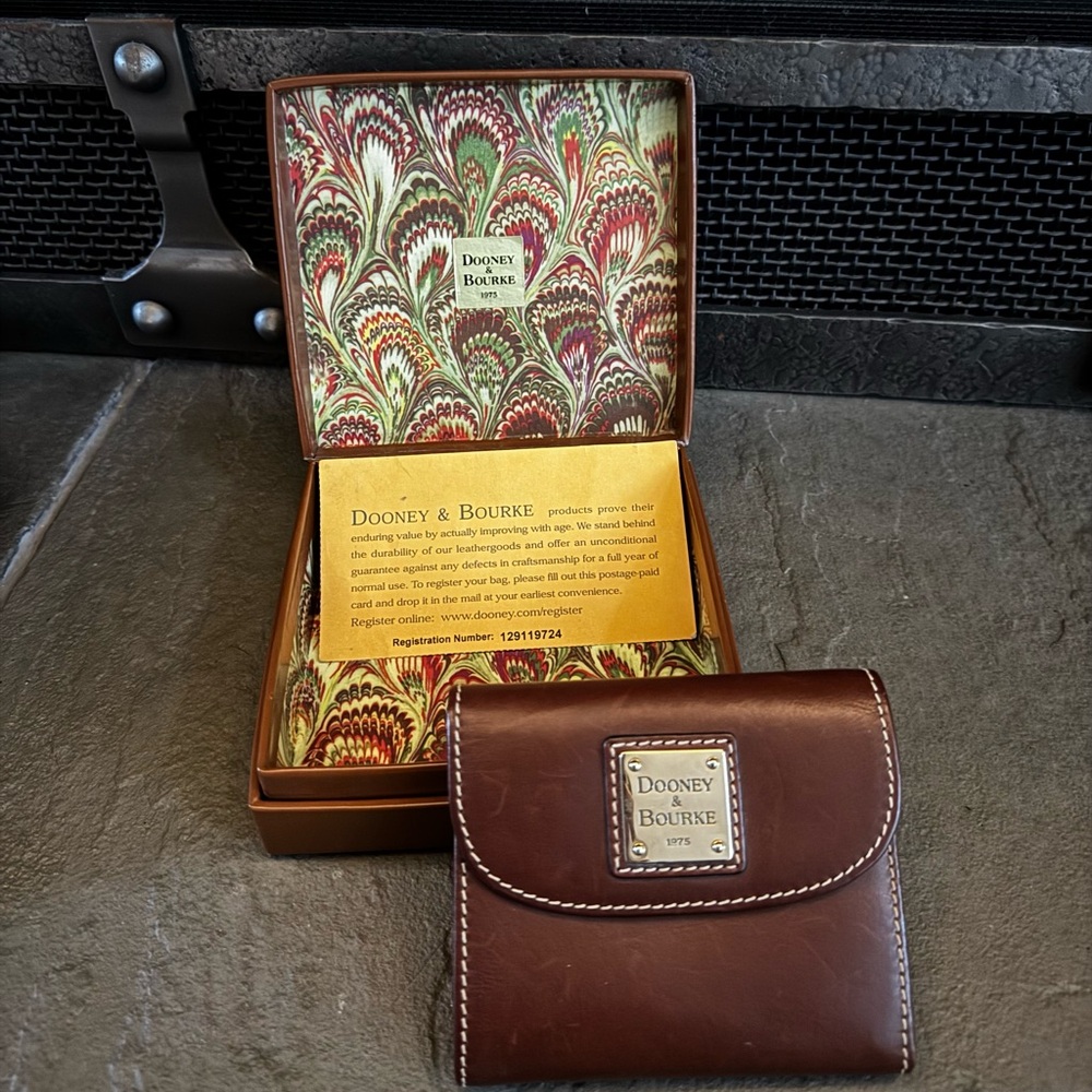 Dooney & Bourke Rich Brown Leather Wallet. Gold Hardware.